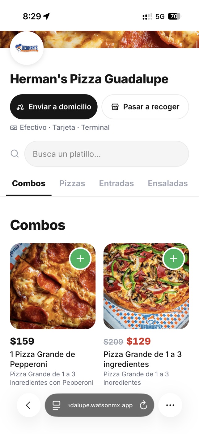 La tienda en línea de Herman's Pizza abierta en un celular: el menú con fotos, precios y una promoción con el precio anterior tachado.
